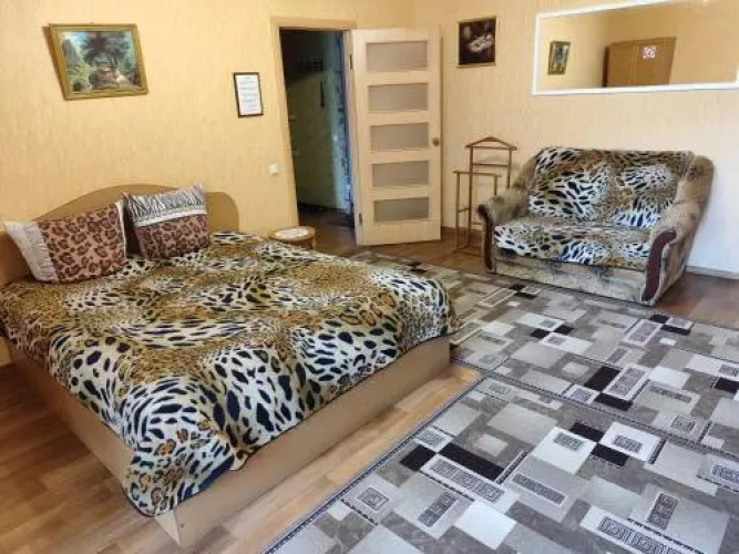 Apartment on Peremohy Street 8