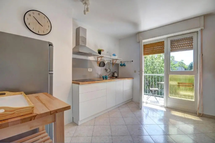 Centar White Apartment