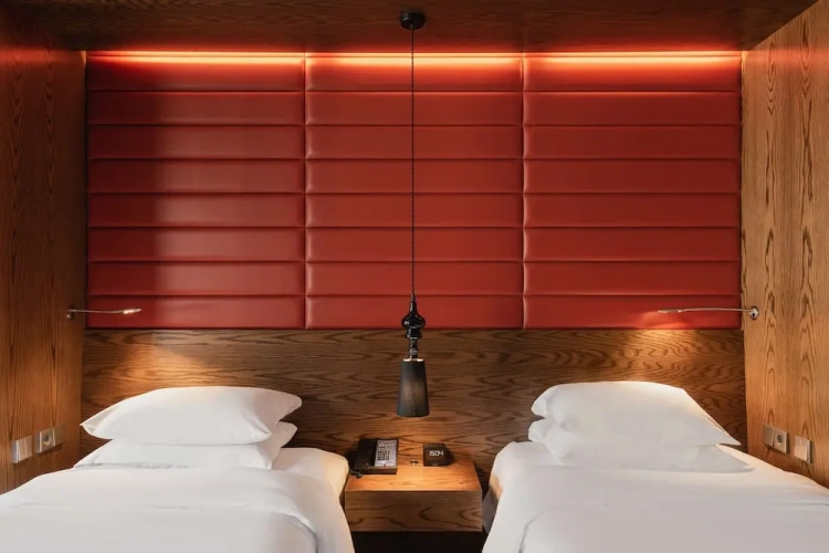 Executive Twin Club room