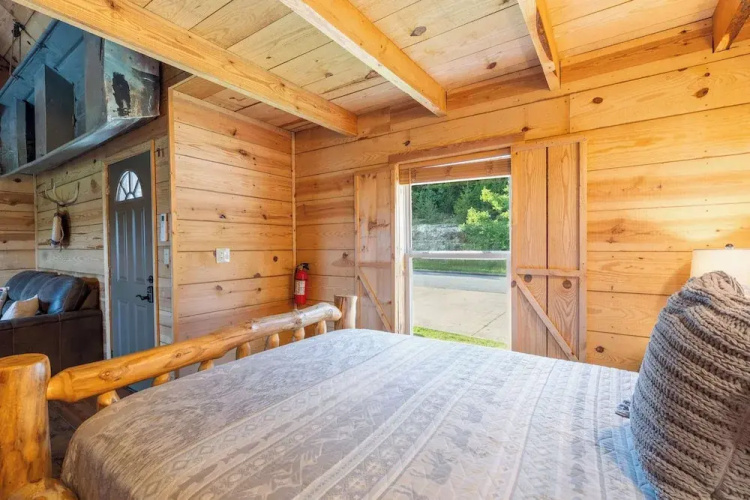 Antlers Lodge - Cabin for 4