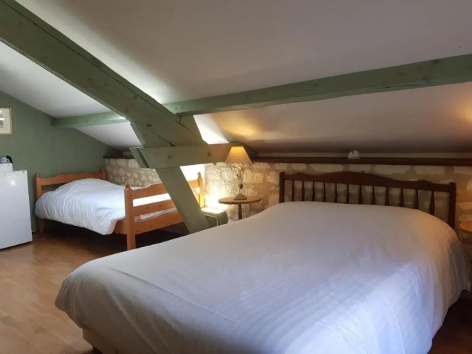 Standard Triple room
