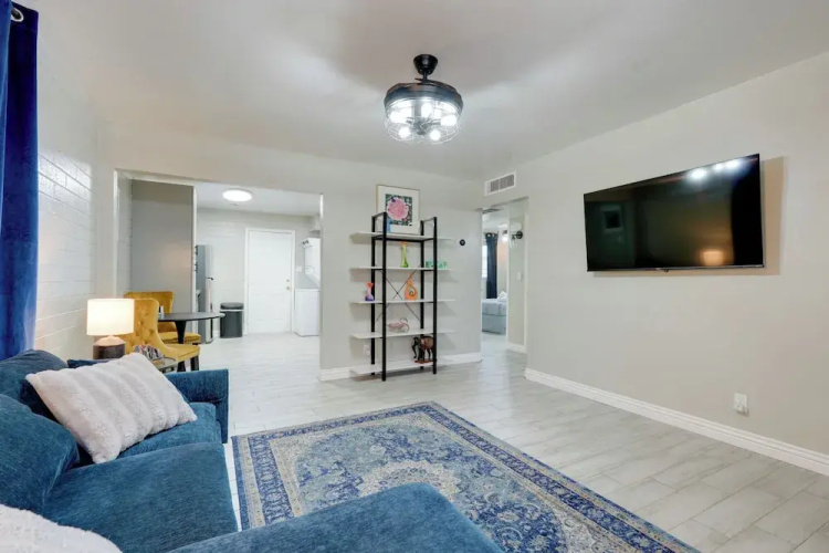 3 Mi to Roosevelt Row Arts District: Apt w/ Patio