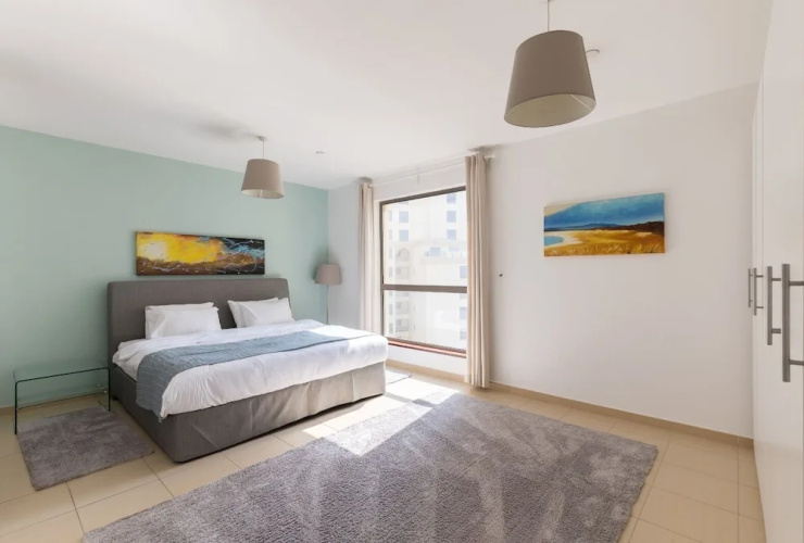Spacious 1BR 5 minutes to beach