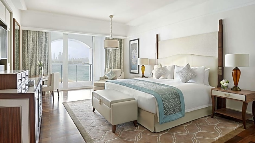Deluxe with Skyline Sea View Double room