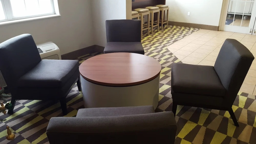 Microtel Inn & Suites By Wyndham Bellevue/Omaha