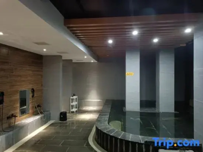 Longmen Lanyi Hot Spring Homestay