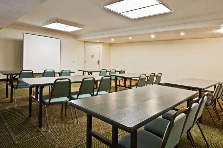 La Quinta Inn & Suites by Wyndham St. Pete-Clearwater Airpt photo 15