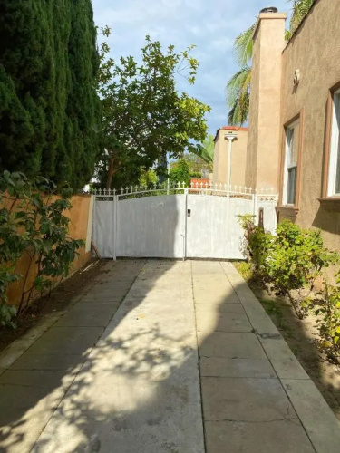 Adorable 3Bd, 3Ba Home in Beverly Hills