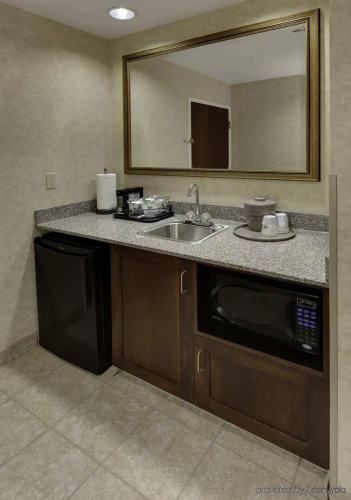 Hampton Inn & Suites Cleveland-Beachwood photo 36