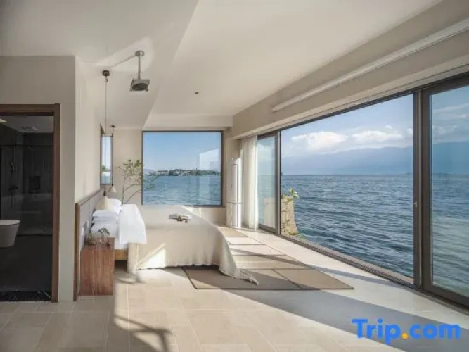Deluxe Double room with partial sea view