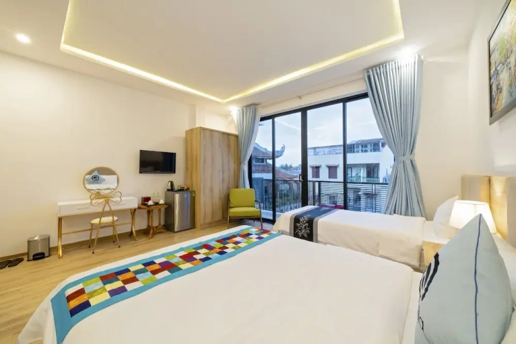 Deluxe Triple room with balcony