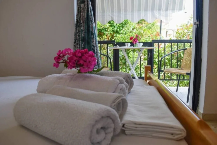 Lemon studio with garden close to beach