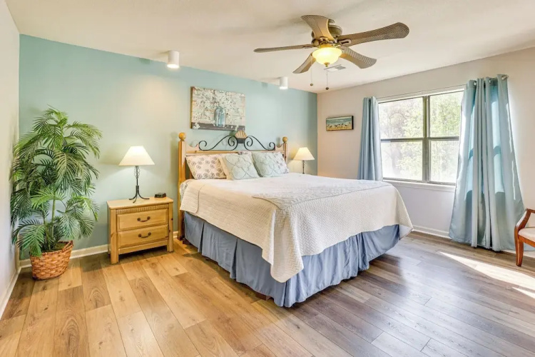 Indoor Pool Access: Golf Getaway Near 76 Strip!