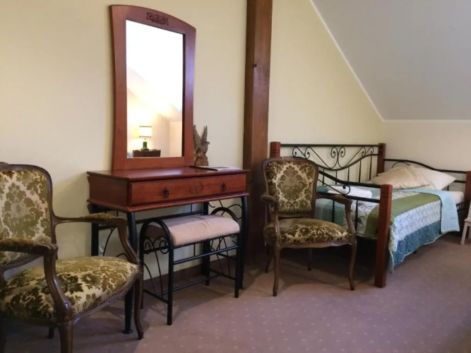 Standard Triple room