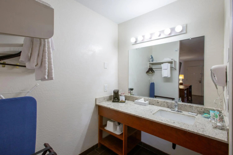 The Hotel Serene Glendale Peoria, Surestay Collection by BW
