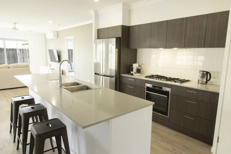 Spacious 4-bed House in Leafy Plainland