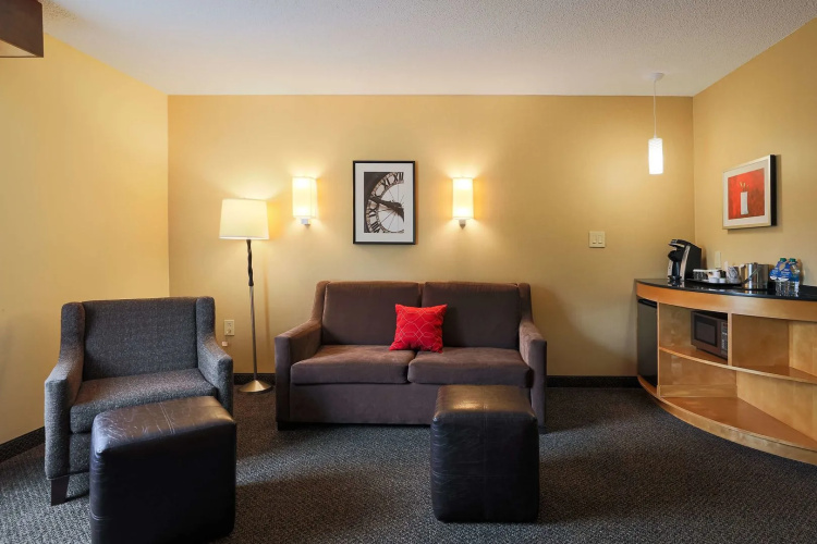 DoubleTree by Hilton Hotel Savannah Airport