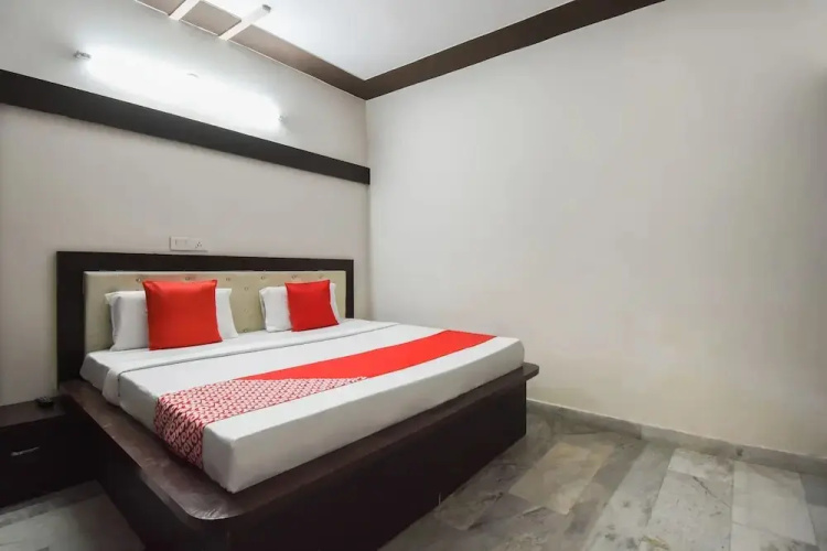 Hotel V Seven by OYO Rooms