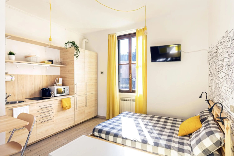 A Yellow Touch - Modern Studio in Isola Milano