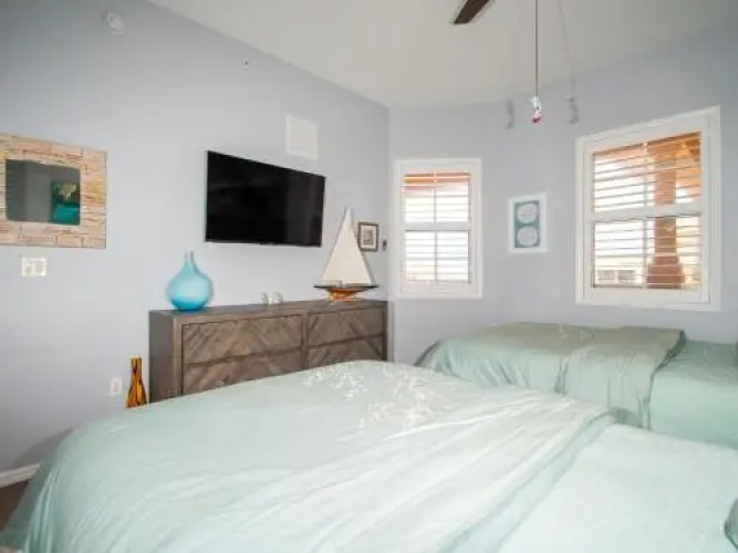 Harborview Grande 803