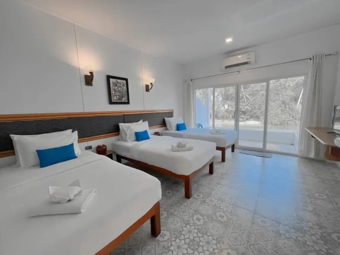 Deluxe Triple room with balcony