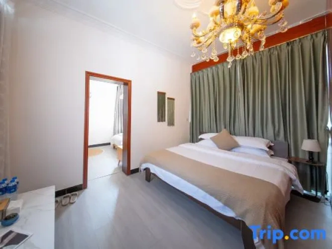 5 Bedrooms Bed in Dorm