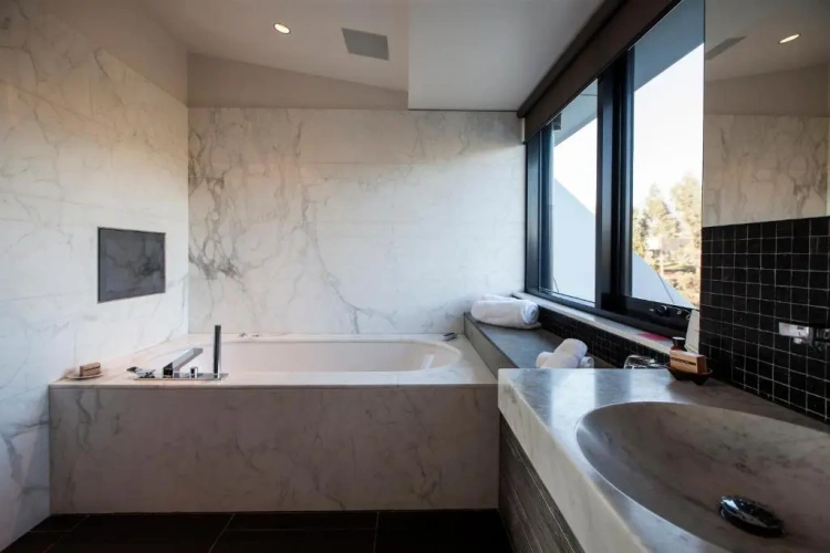 2 Bedrooms Penthouse Apartment