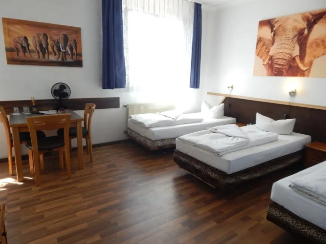 Standard Triple room