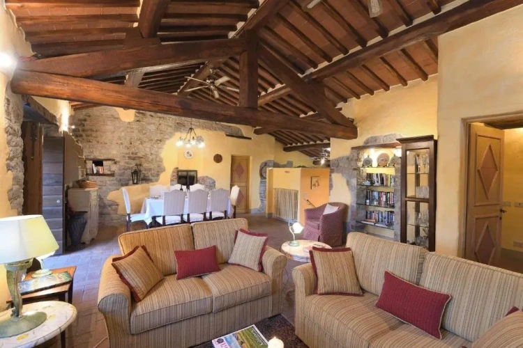 5 Bedrooms Villa