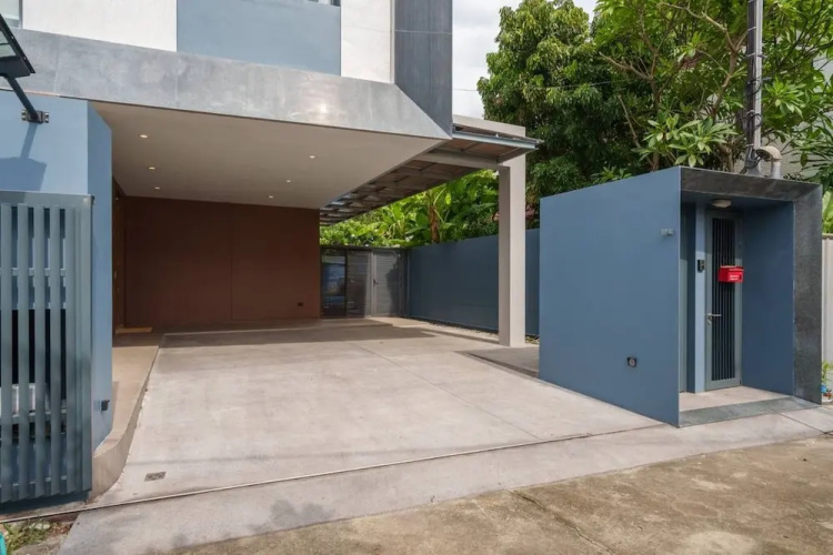 Premium 6br Ekkamai Villa With Pool & Home Theatre - Bangkok