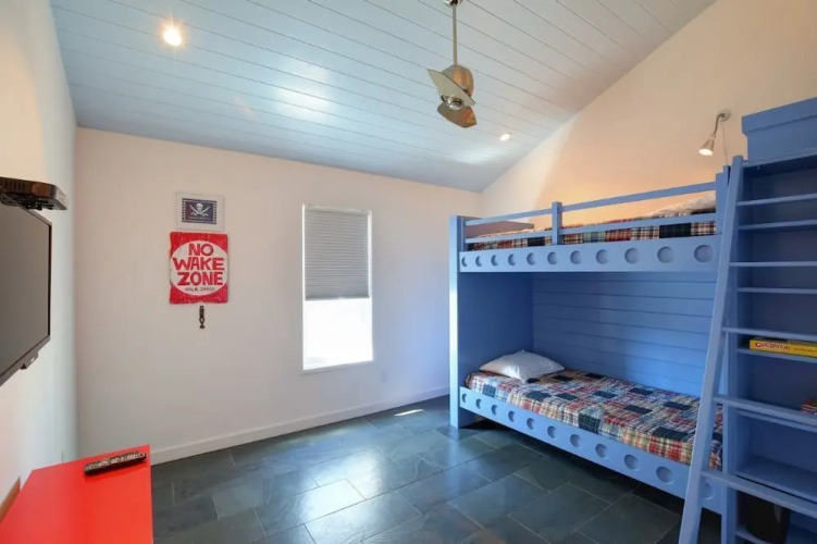 A Blue Boyd's Nest - 4 Br Home