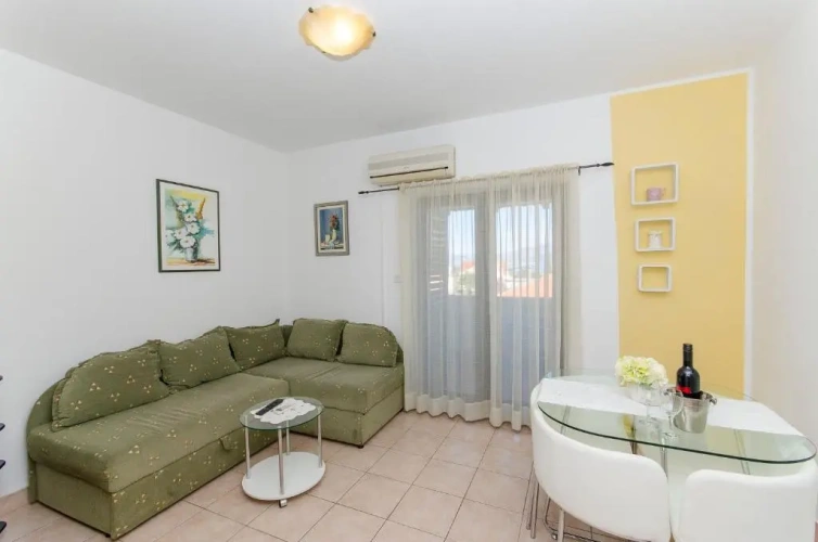 Apartment with sea view