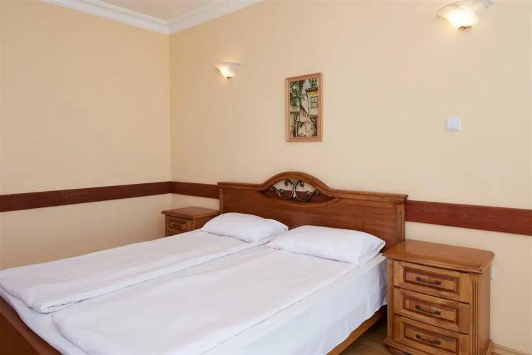 Consul Hotel