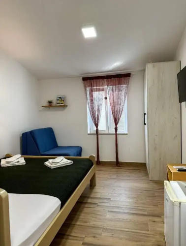Sereni̇ta Stone House