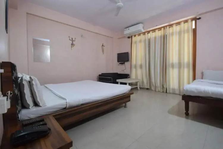Shreenathji Inn by OYO Rooms