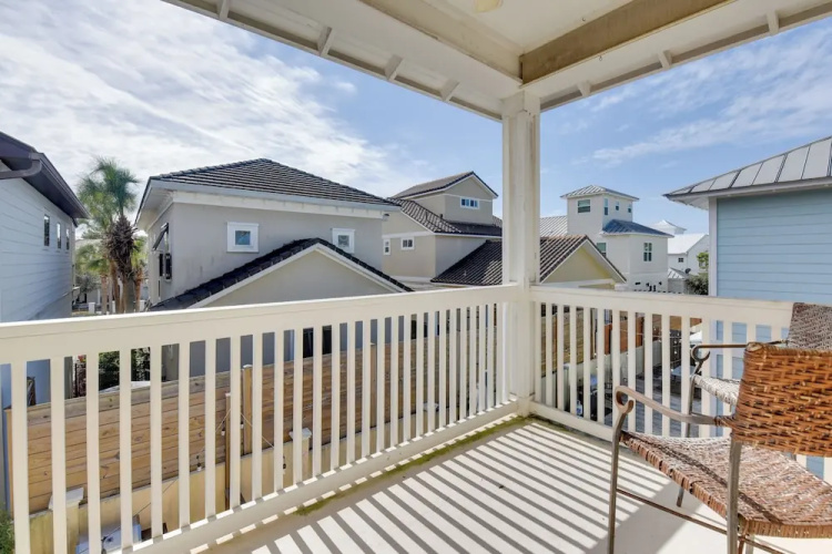 Santa Rosa Beach House w/ Spacious Deck