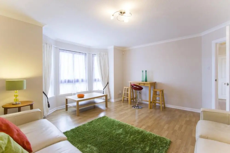 2 Bedroom Flat In Edinburgh