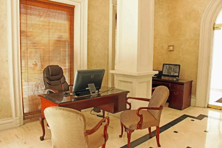 Hotel Plaza de Oro