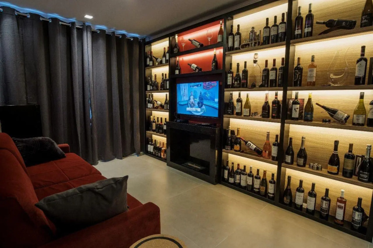 Apto Temático Luxo   Vinhos E Espumantes