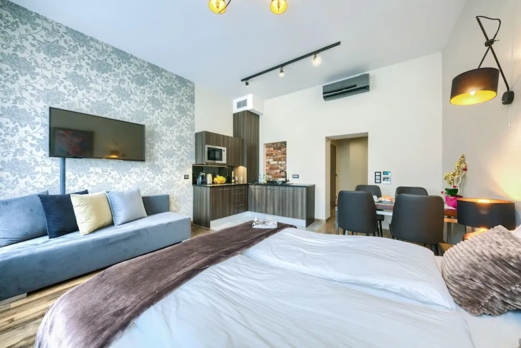 Standard Double Suite with city view