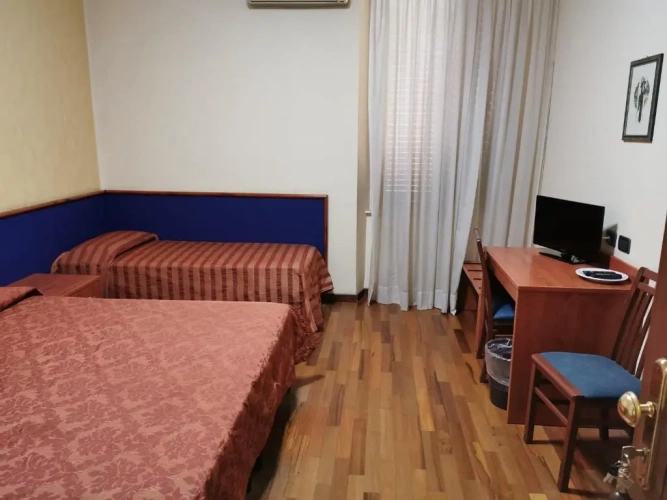 Standard Quadruple room with view