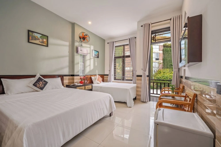 Deluxe Triple room with balcony