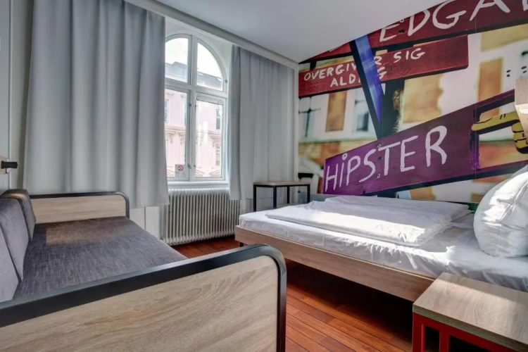 Standard Triple room
