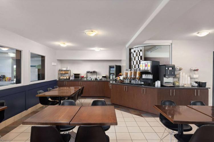 Super 8 by Wyndham St-Jerome photo 18