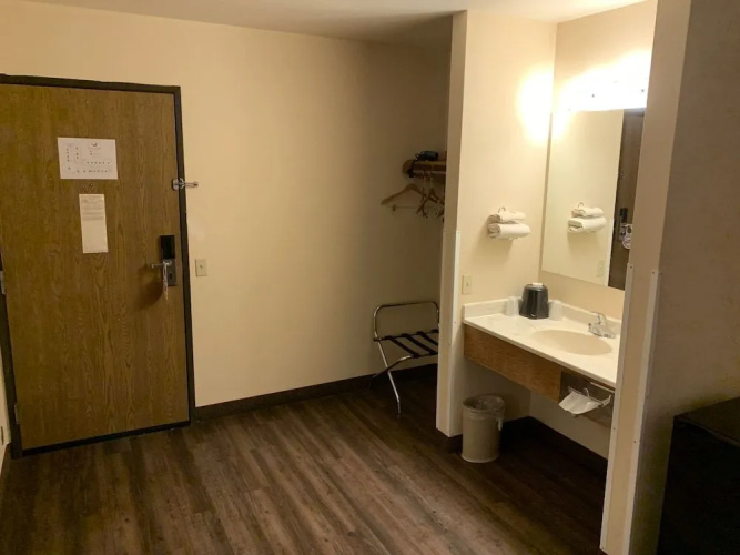 Eagle Peak Lodge & Cabins