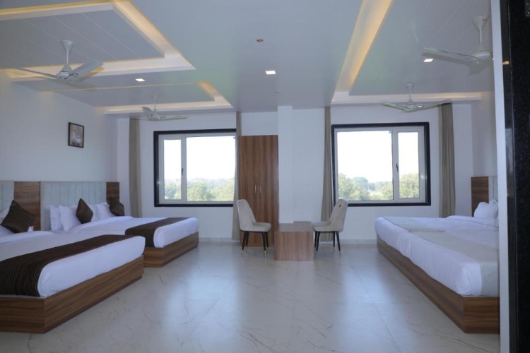Standard Twin Family room