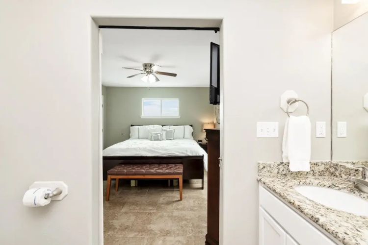 Latitude Adjustment - Private Pool/elevator!