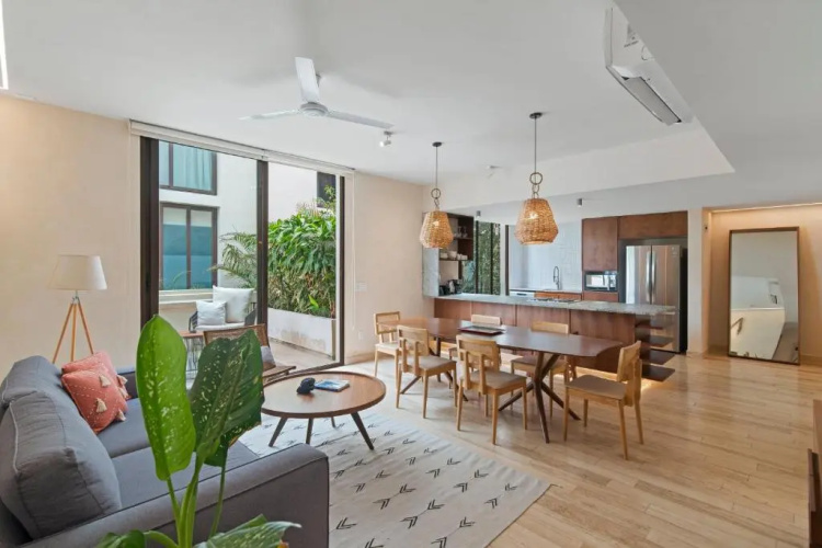 205 Perfect Location 3 bedrooms Apartment