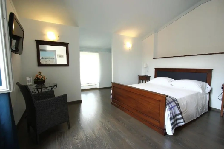 Standard Twin room with view