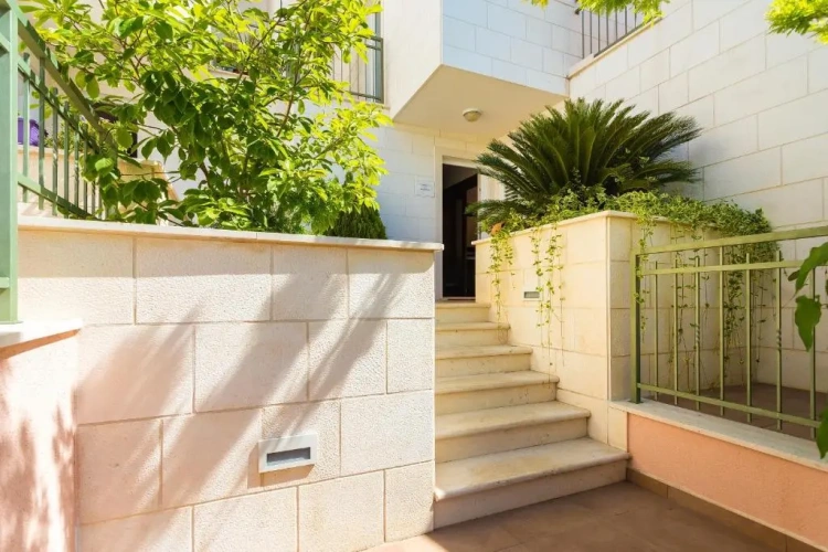 1 Bedroom Apartment with balcony
